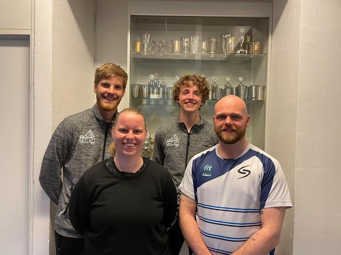 Fra venstre bagerst: Nikolai, Anton, Karoline & Andreas Fra venstre bagerst: Nikolai, Anton, Karoline & Andreas